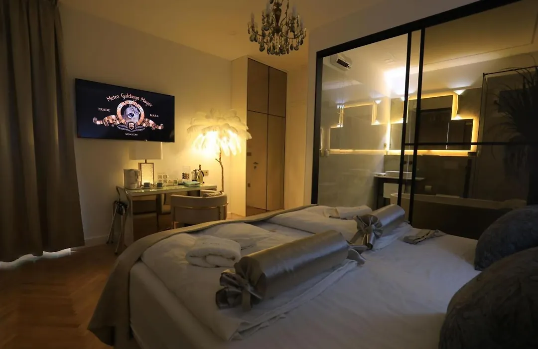 Garden Luxury Rooms-1